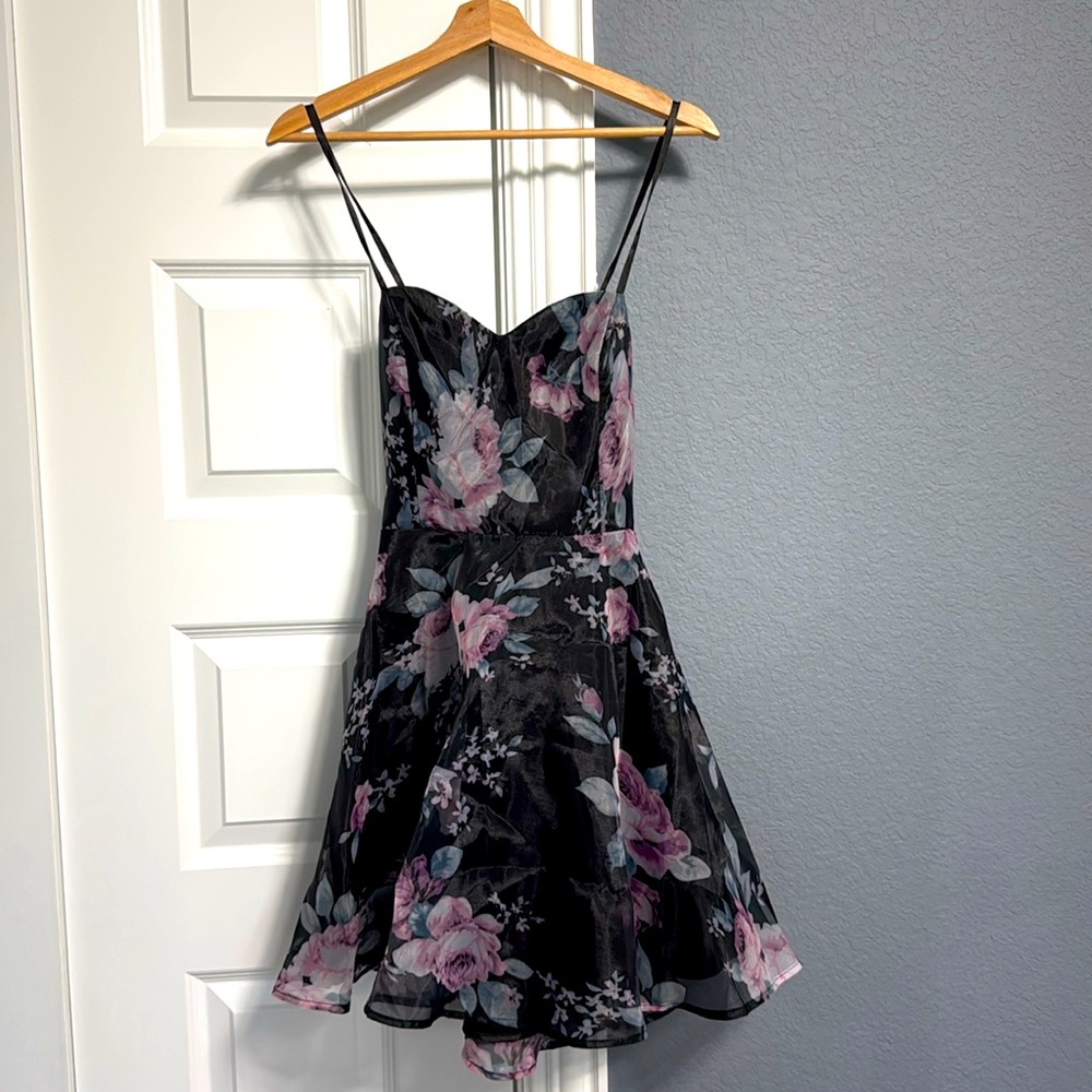 NWT Lulus dress - Black & floral (M)